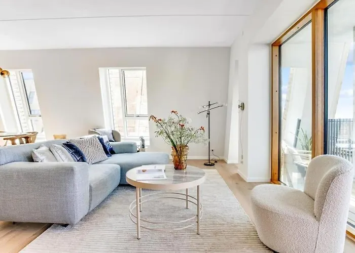 Luxury Living In Prime Spot דירה