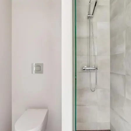 Apartment Luxury Living In Prime Spot