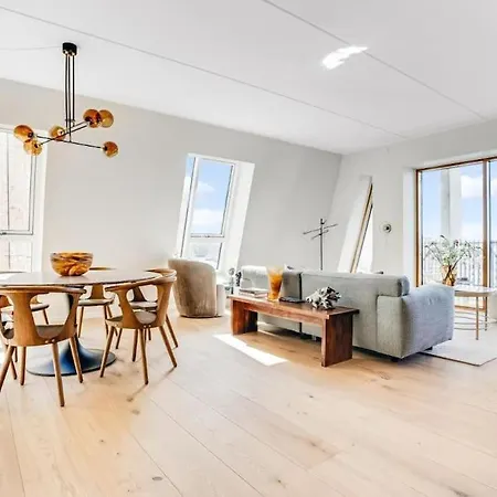 Apartment Luxury Living In Prime Spot *