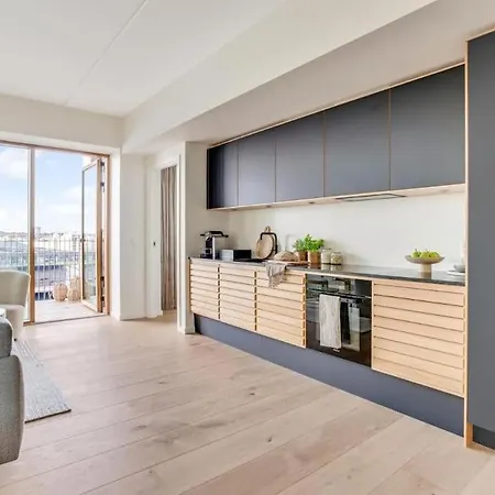 Luxury Living In Prime Spot Apartment *