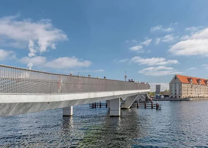 Luxury Living In Prime Spot *